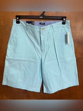 Izod Men’s Aqua Flat-Front Casual Shorts